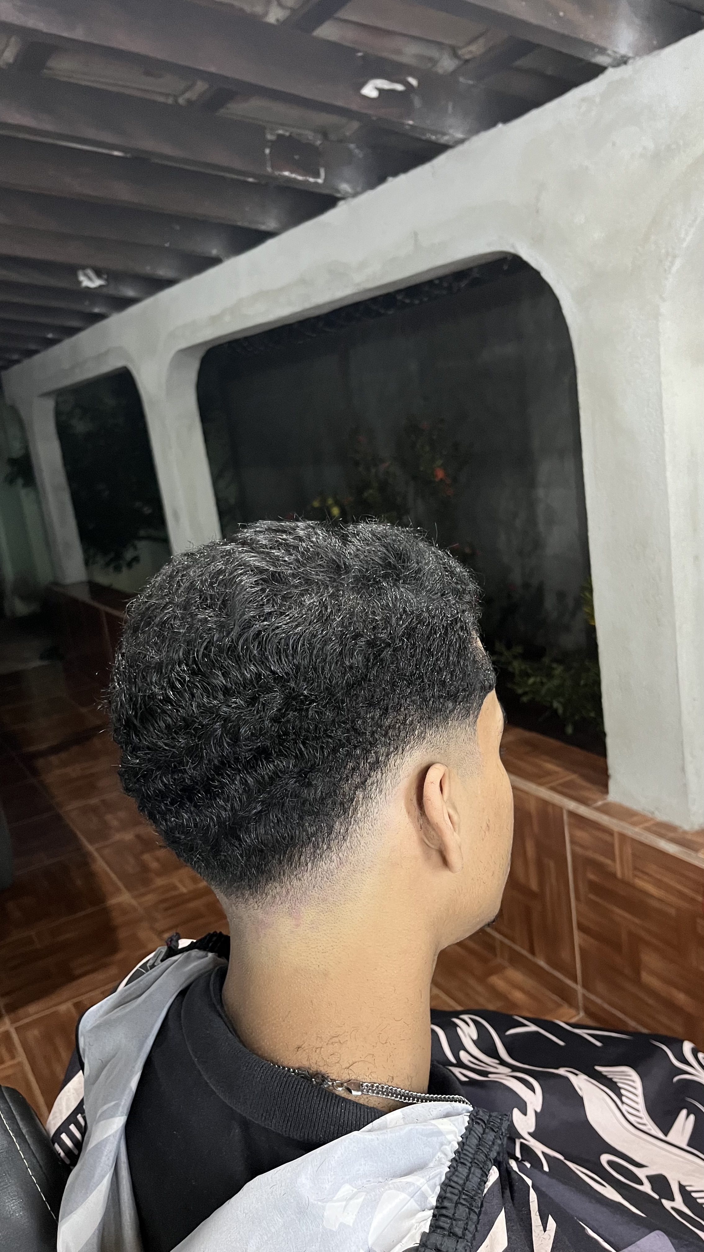 Textura e degradê vistos pela parte de trás de um corte feito pelo Lucas
